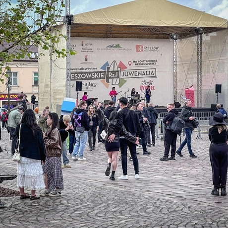 Rzeszów - Inauguracja 31. Rzeszowskich Juwenaliów na Rynku - fot 17