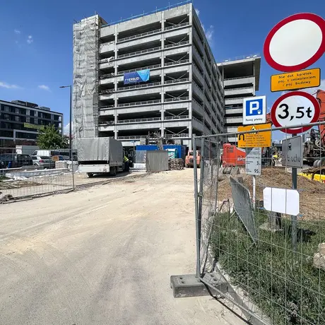 Rzeszów - Budowa piętrowego parkingu i lądowiska przy KSW nr 2 w Rzeszowie [maj 2026] - fot 28
