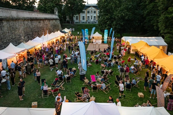 Wino, sery i muzyka w fosie Zamku Lubomirskich. Rusza Carpathian Wine Fest w Rzeszowie