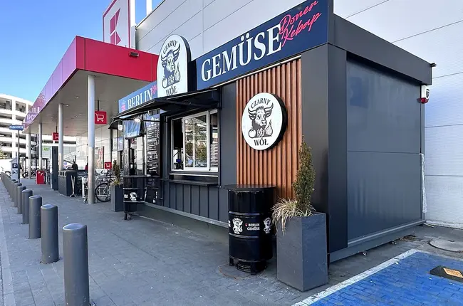 Czarny Wół przy al. Rejtana w Rzeszowie (obok marketu Kaufland) / fot. RzeszowskieSmaki.pl