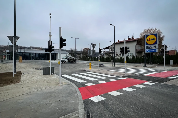 Rzeszów - Budowa Lidla oraz skrzyżowania z sygnalizacją przy al. Sikorskiego [listopad 2024]