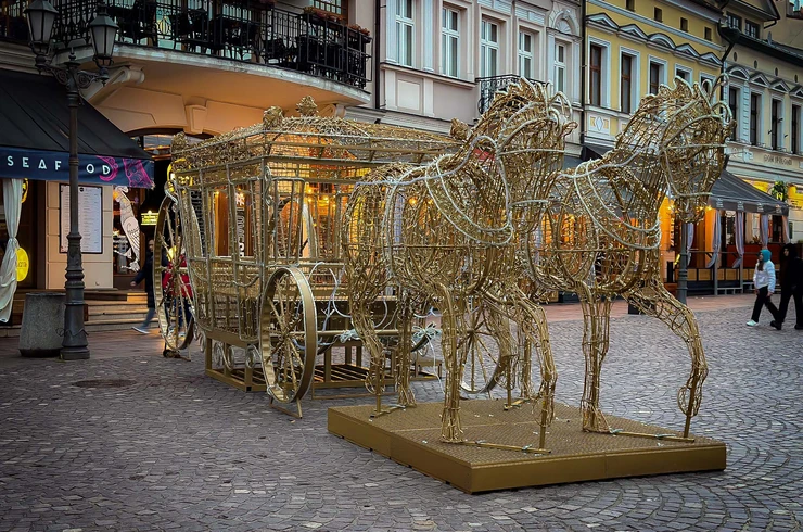 Rzeszów - Montaż świątecznych iluminacji na sezon 2024/2025