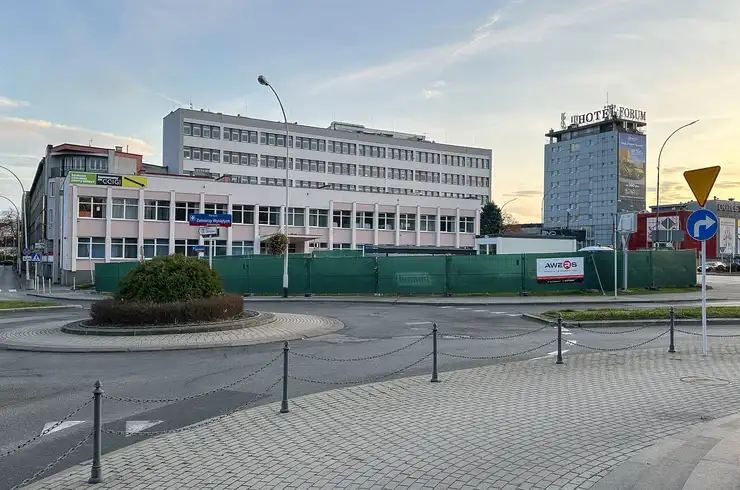 Przygotowywanie terenu pod budowę biurowca Corner Point [listopad 2025]