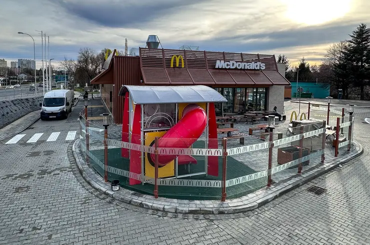 Budowa McDonald's przy ul. Dębickiej w Rzeszowie [grudzień 2025]