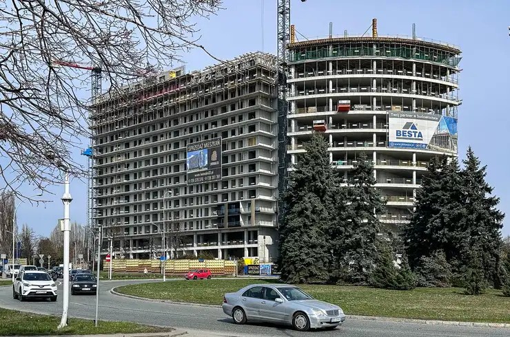 Budowa 17-piętrowego wieżowca przy rondzie Pobitno - Lwowska 33 [marzec 2026]
