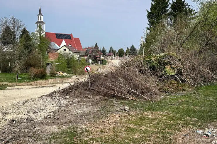 Budowa kładki nad rzeką Strug na osiedlu Drabinianka [kwiecień 2026]