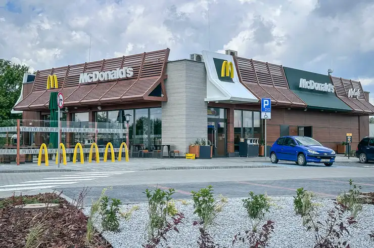 McDonald's przy ul. Przemysłowej w Rzeszowie tuż przed otwarciem [17.06.2026]