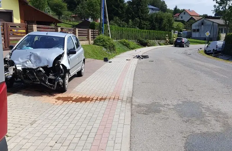 Poranny wypadek w powiecie rzeszowskim. 1 osoba w szpitalu