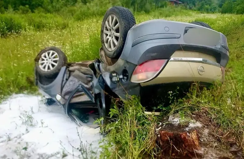 Dachowanie samochodu z 5 osobami. Interweniował śmigłowiec LPR