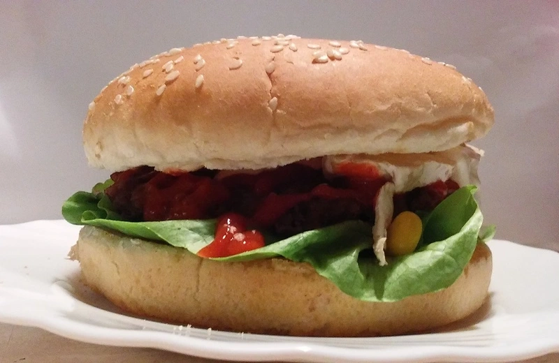Zmiany w menu restauracji Krypta. W ofercie burgery świata