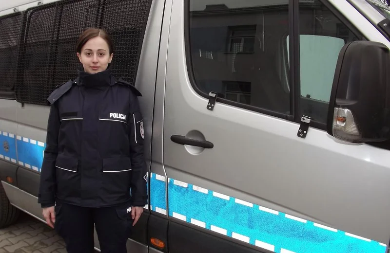 Policjantka reanimowała mężczyznę leżącego na chodniku. Pomimo udzielonej pomocy, zmarł