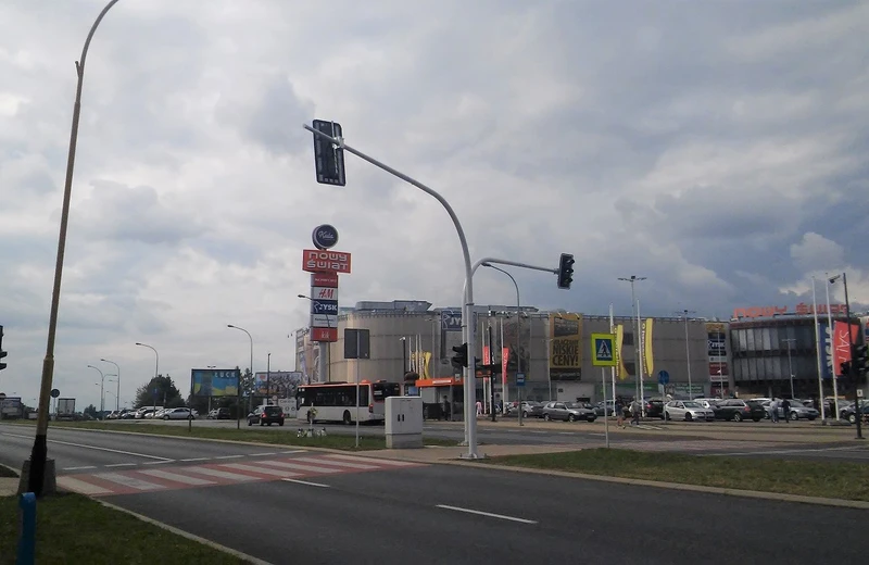 W rejonie C.H. Nowy Świat zamontowano sygnalizację świetlną 