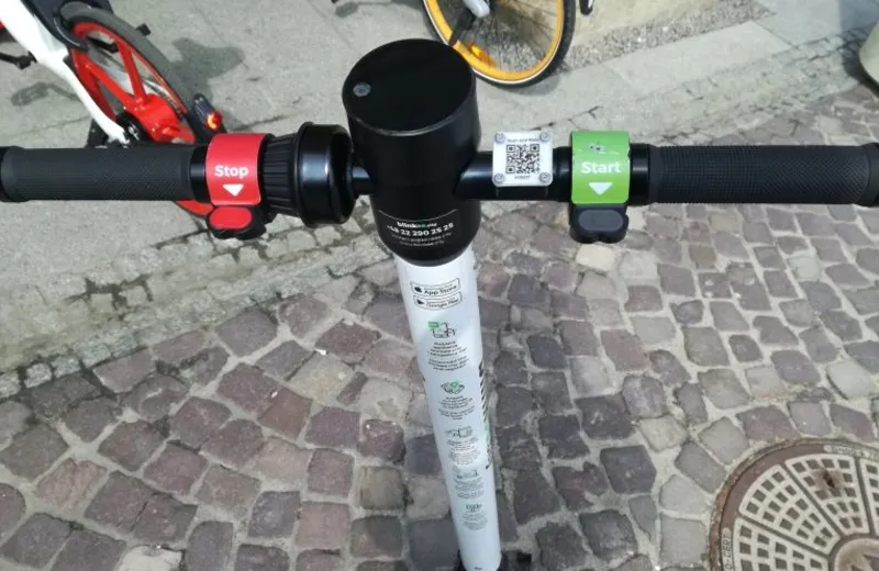Samochód potrącił 35-latka na hulajnodze elektrycznej 