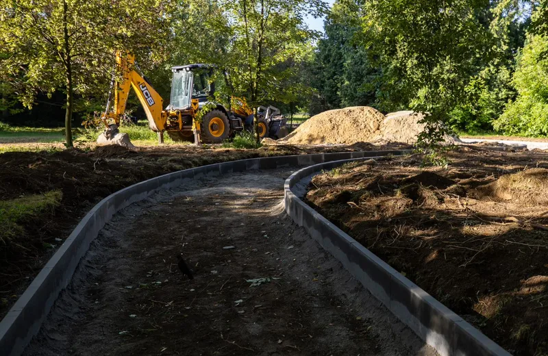 Na Bulwarach budują nowy odcinek ścieżki biegowej