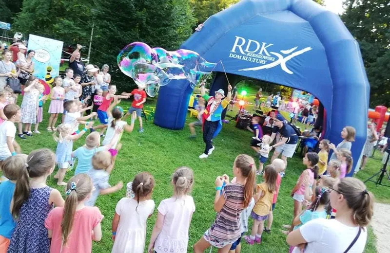Ponad 30 bezpłatnych wydarzeń w Rzeszowie w ramach letniej Akademii Przyjaźni z Funduszami Europejskimi