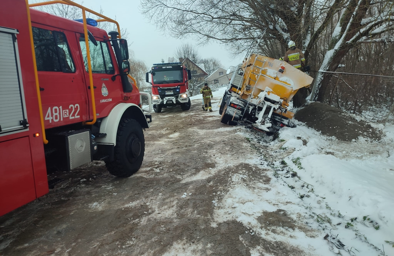 Obfite opady śniegu na Podkarpaciu. Ponad 280 interwencji strażaków