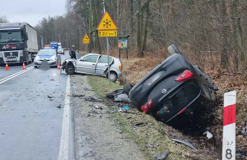 Tragiczny wypadek na DW 984 w Piątkowcu. Jedna osoba nie żyje, trzy ranne