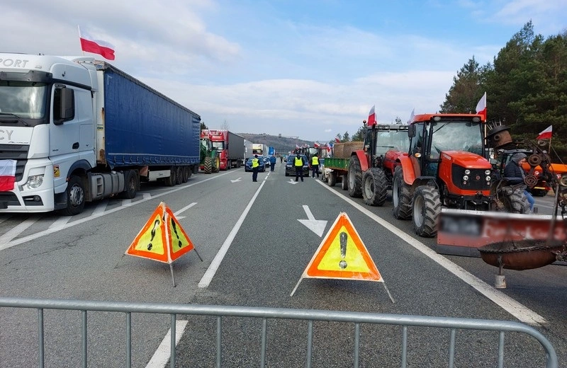 Protest rolników. Utrudnienia w rejonie przejścia granicznego w Barwinku