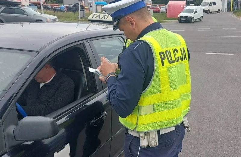 Rzeszowscy policjanci kontrolowali taksówki na aplikację