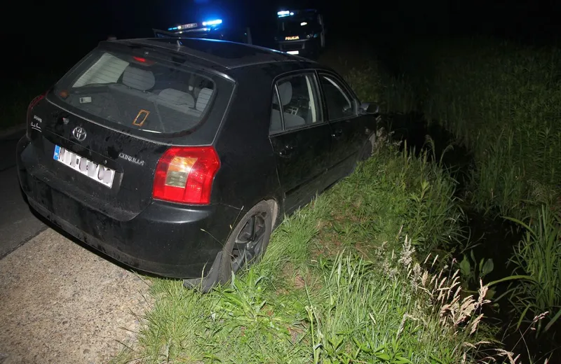 Piła z koleżanką w trakcie jazdy autem. Z tyłu spał jej 8-letni syn