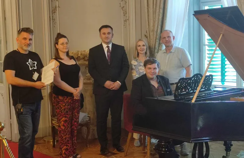 Zabytkowy fortepian już w łańcuckim Zamku