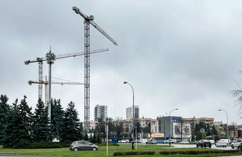 Rośnie 17-piętrowy wieżowiec przy rondzie Pobitno [ZDJĘCIA]