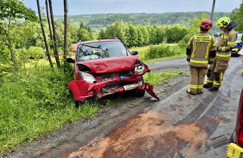 Czołowe zderzenie w Hłudnie. Lądował śmigłowiec LPR, 3 osoby w szpitalu