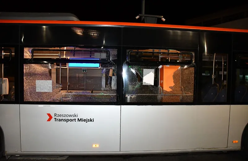 Zdewastował autobus miejski, miał ponad 2,5 promila alkoholu