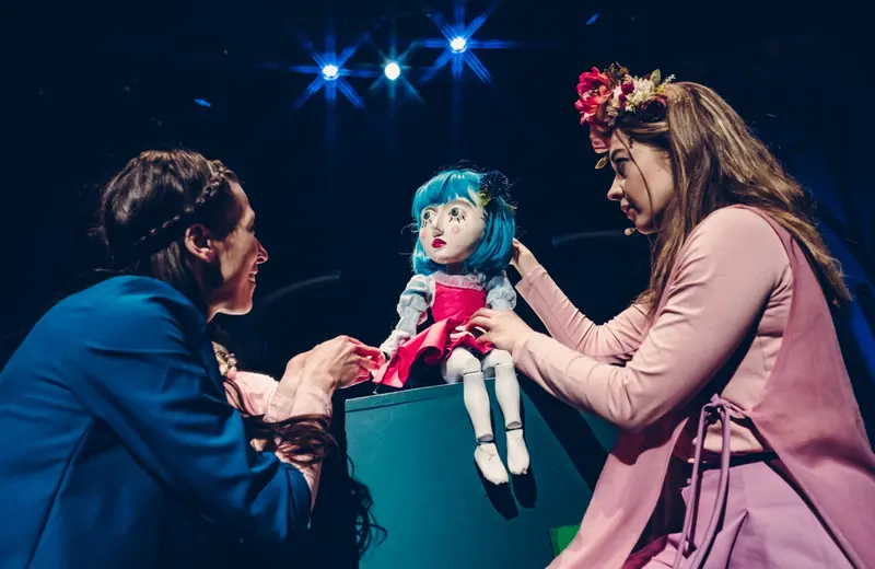 „Calineczka” nad Wisłokiem. Plenerowe spektakle dla dzieci w wykonaniu teatru Maska