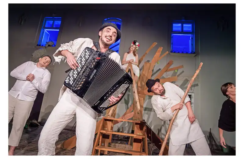 „Śmierć na gruszy” – widowiskowy spektakl Teatru Przedmieście w plenerze