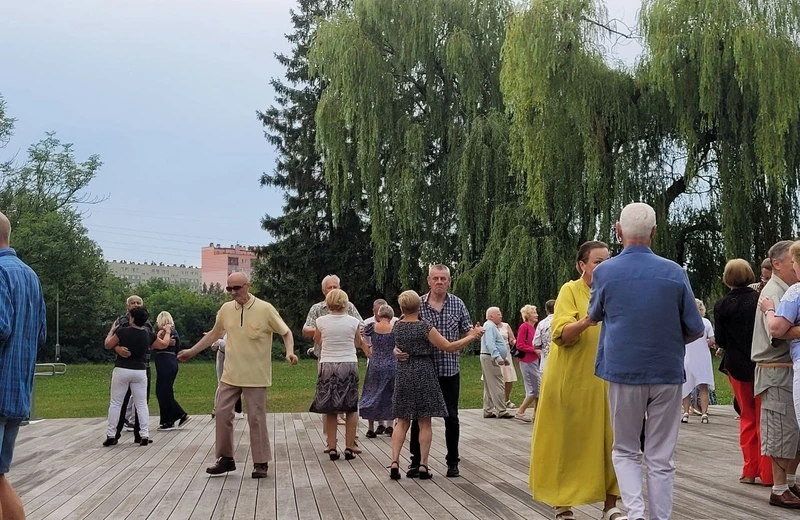 Taniec pod gołym niebem. Potańcówka Miejska na rzeszowskich Bulwarach 