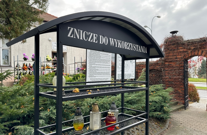 Na czterech rzeszowskich cmentarzach stanęły się półki na znicze
