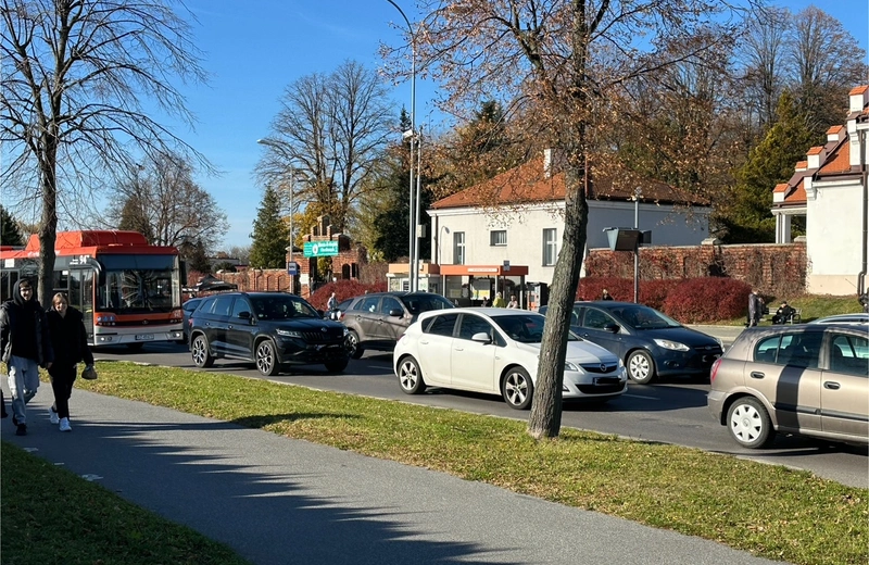 Wszystkich Świętych 2025. Organizacja ruchu w rejonie rzeszowskich cmentarzy