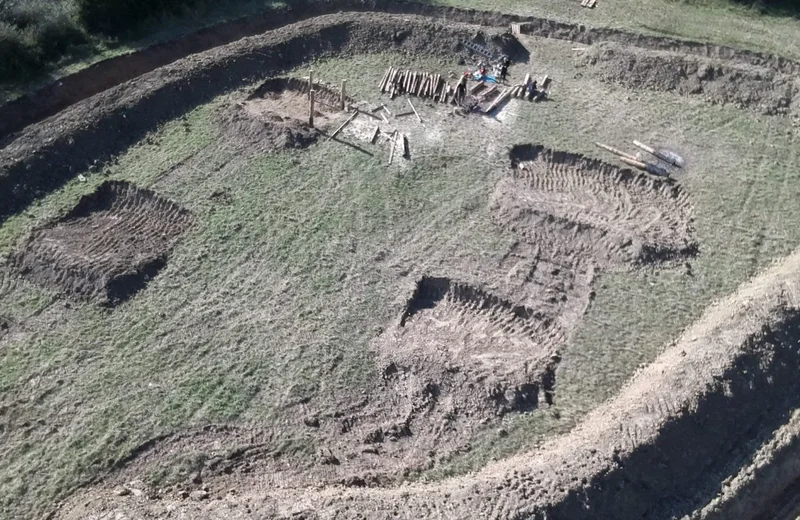 Na Podkarpaciu powstaje największa na świecie słowiańska osada