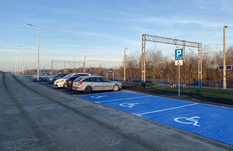 Nowe parkingi przy podkarpackich stacjach kolejowych 