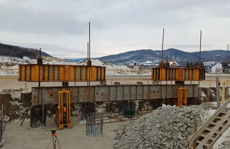 Próbne obciążenie pali pod wiadukt na S19 Dukla - Barwinek