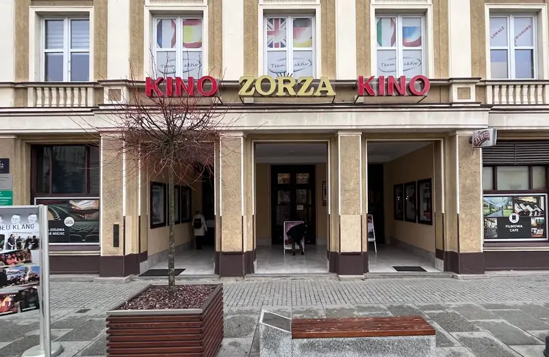 Zorza w Ciemno: Szalona mieszanka akcji i humoru