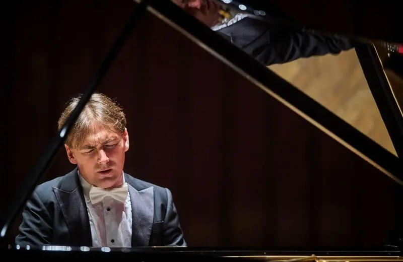 Ulubiony pianista rzeszowskiej publiczności Grzegorz Niemczuk wraca do Rzeszowa już 22 kwietnia. Tym razem zagra na fortepianie Fazioli!