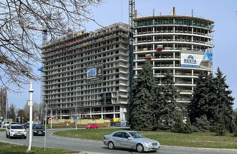 Rośnie gigant mieszkaniowo-usługowy przy rondzie Pobitno [ZDJĘCIA]