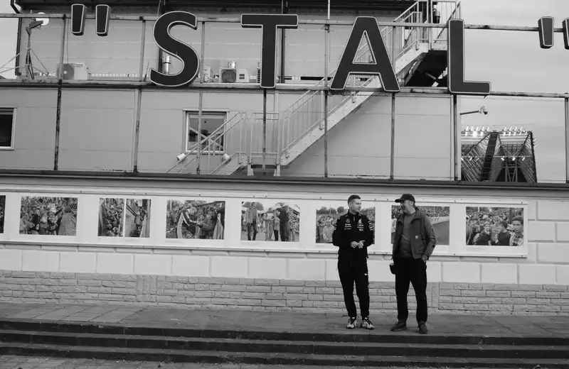 Historia rzeszowskiego żużla w kadrach. Wystawa fotografii na murze Stadionu Miejskiego