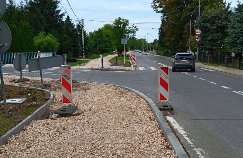 Na Zalesiu powstaje blisko kilometrowa ścieżka pieszo-rowerowa. Trwa rozbudowa ul. Robotniczej