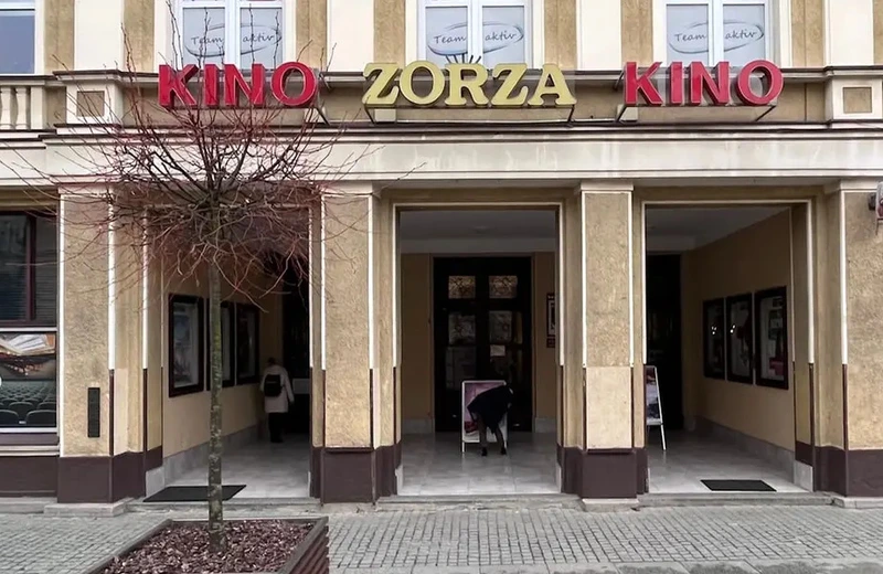 Zorza w Ciemno: raczej luźny, absurdalny seans