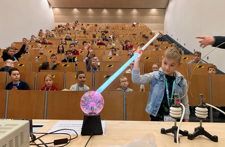 Zdjęcie ze strony Dziecięcego Uniwersytetu Technicznego