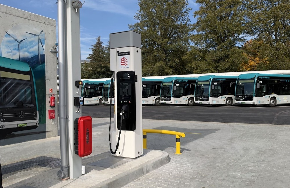 Nowe autobusy wodorowe dla PKS Rzeszów i pierwsza na Podkarpaciu stacja tankowania wodoru