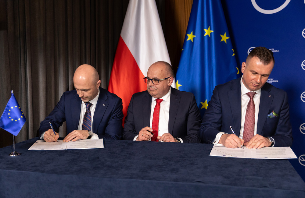 Podpisanie umowy / fot: Łukasz Ożóg - Port Lotniczy Rzeszów-Jasionka