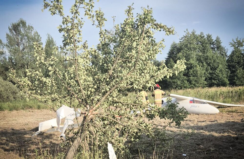 Wypadek szybowca w Musikowie / fot. KP PSP w Stalowej Woli