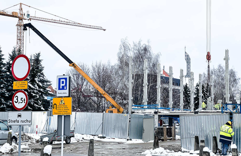 Budowa parkingu z lądowiskiem przy KSW nr 2 w Rzeszowie - fot. ViC / RESinet.pl