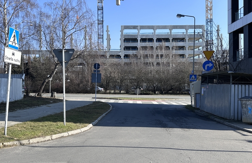Budowa parkingu z lądowiskiem przy KSW nr 2 w Rzeszowie - fot. ViC / RESinet.pl