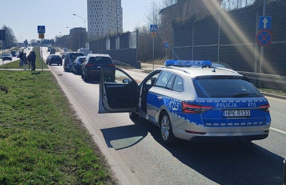 Poranny wypadek na ul. Krakowskiej. Zderzyły się 4 samochody, 2 osoba ranna
