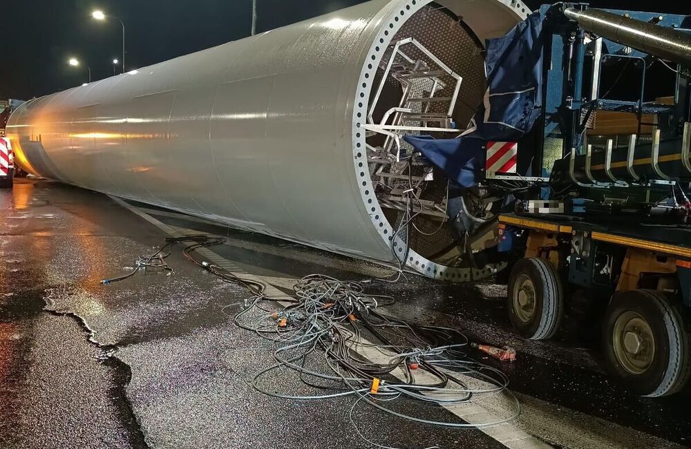 Zablokowany zjazd z autostrady A4 na węźle Rzeszów-Wschód / fot. KMP w Rzeszowie